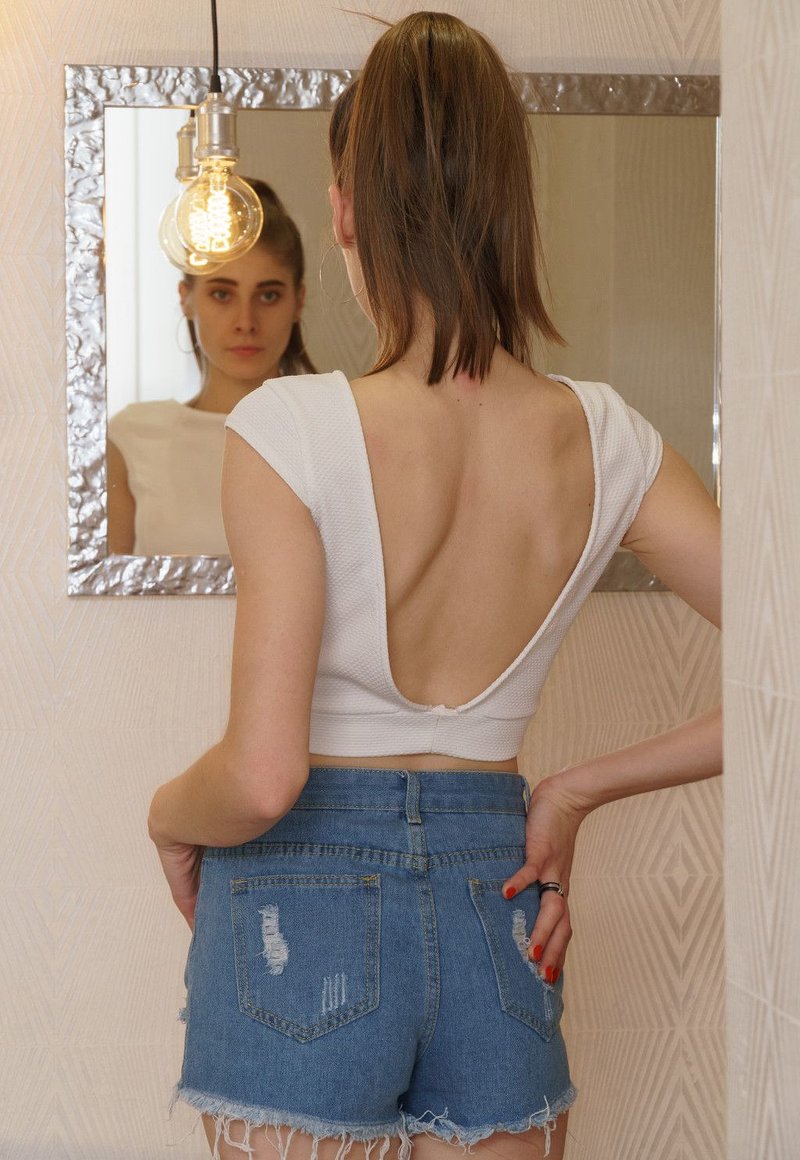 Неленка, 25